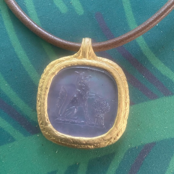 Intaglio Choker Necklace - Picture 10 of 10